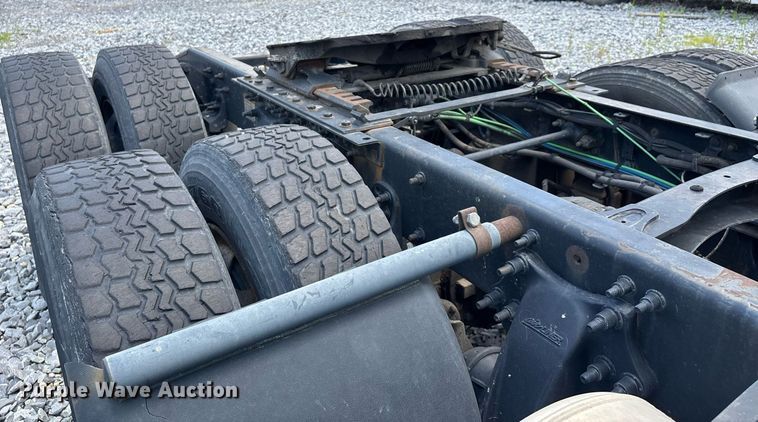 image for item YA0631 2014 Freightliner Cascadia 125 semi truck