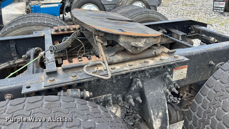 image for item YA0631 2014 Freightliner Cascadia 125 semi truck