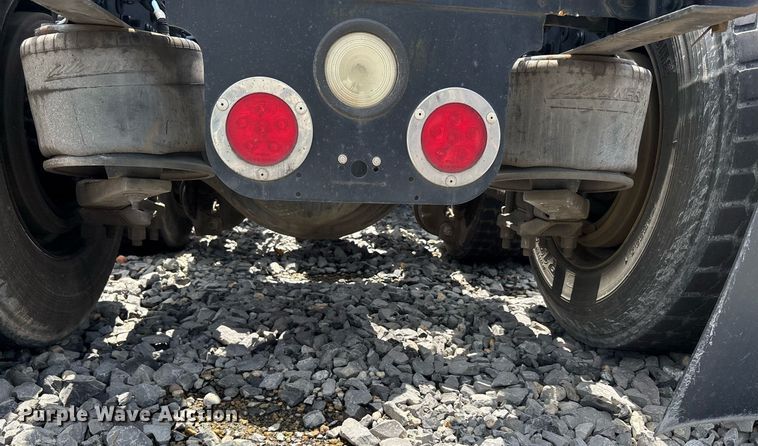 image for item YA0631 2014 Freightliner Cascadia 125 semi truck