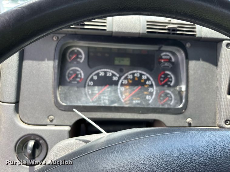 image for item YA0631 2014 Freightliner Cascadia 125 semi truck