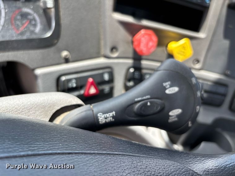 image for item YA0631 2014 Freightliner Cascadia 125 semi truck