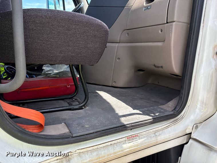 image for item YA0631 2014 Freightliner Cascadia 125 semi truck