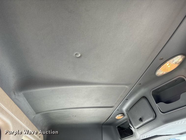 image for item YA0631 2014 Freightliner Cascadia 125 semi truck