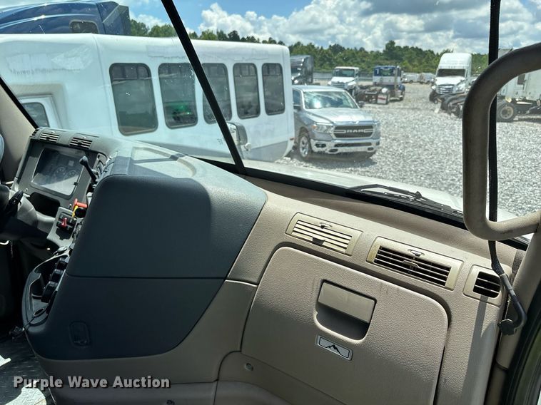 image for item YA0631 2014 Freightliner Cascadia 125 semi truck