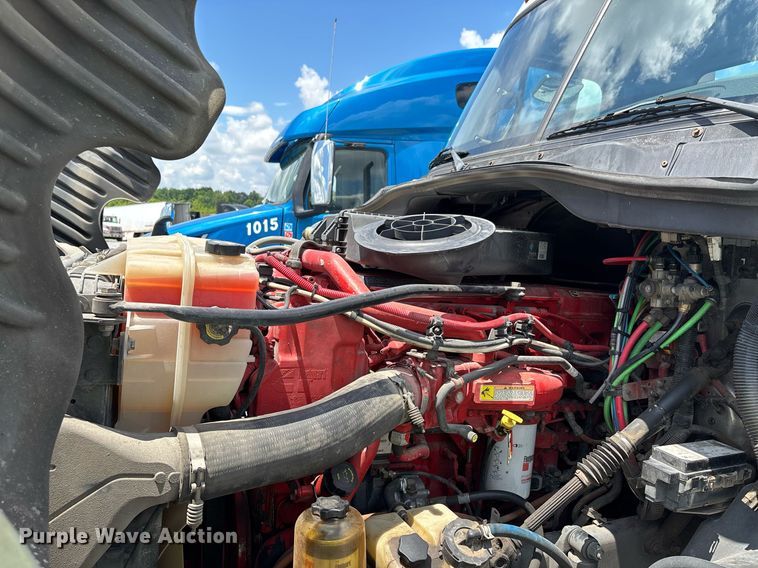 image for item YA0631 2014 Freightliner Cascadia 125 semi truck