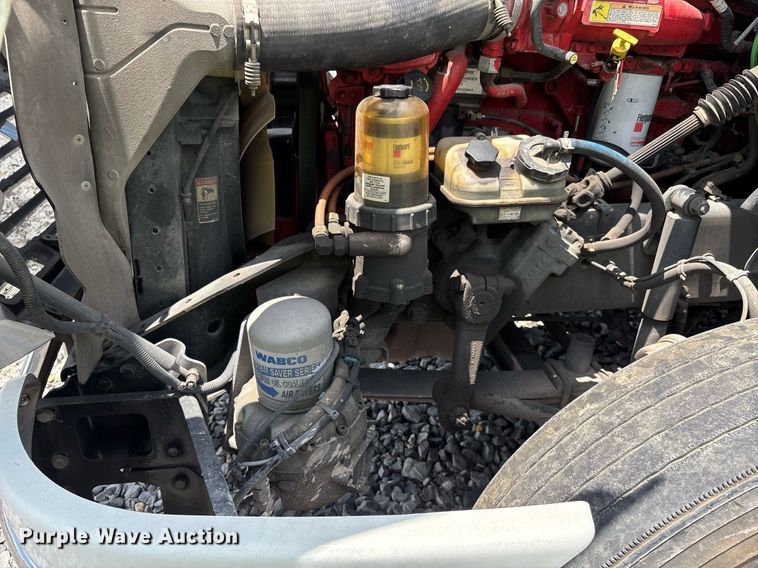 image for item YA0631 2014 Freightliner Cascadia 125 semi truck