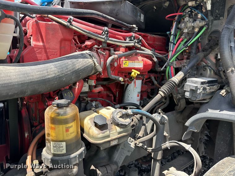 image for item YA0631 2014 Freightliner Cascadia 125 semi truck