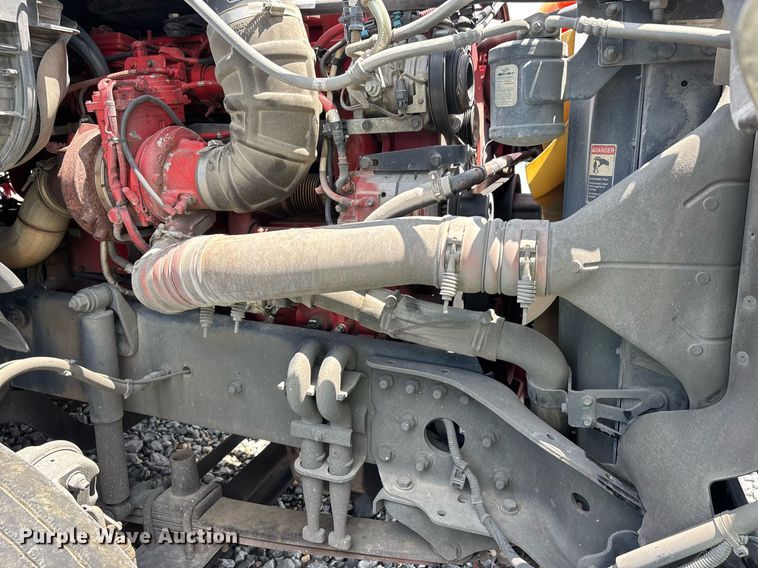 image for item YA0631 2014 Freightliner Cascadia 125 semi truck