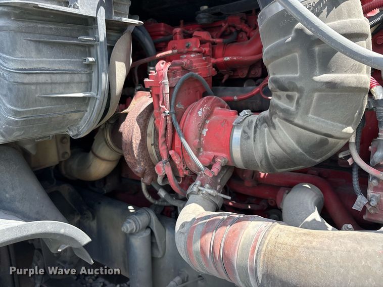 image for item YA0631 2014 Freightliner Cascadia 125 semi truck