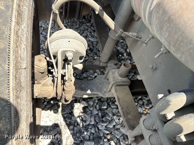 image for item YA0631 2014 Freightliner Cascadia 125 semi truck