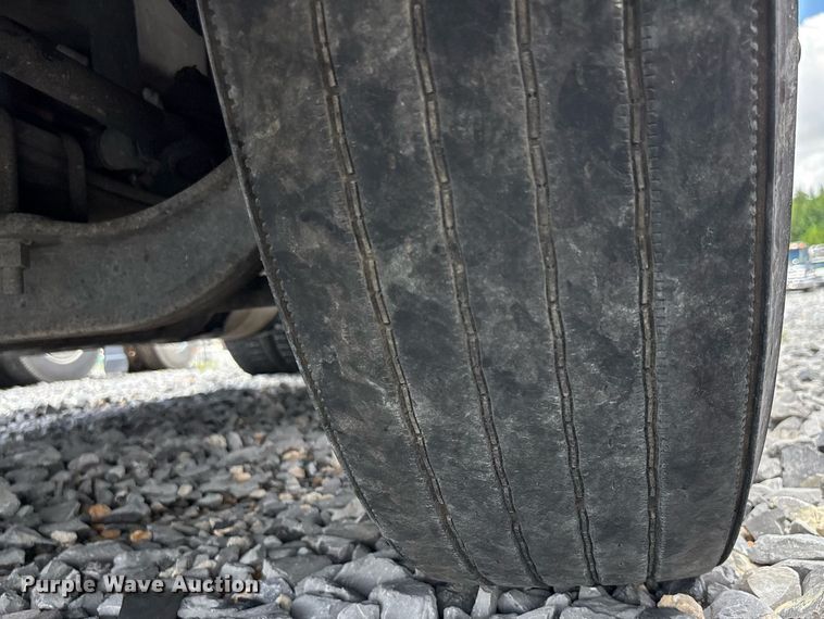 image for item YA0631 2014 Freightliner Cascadia 125 semi truck