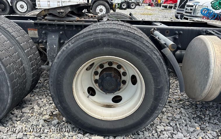 image for item YA0631 2014 Freightliner Cascadia 125 semi truck