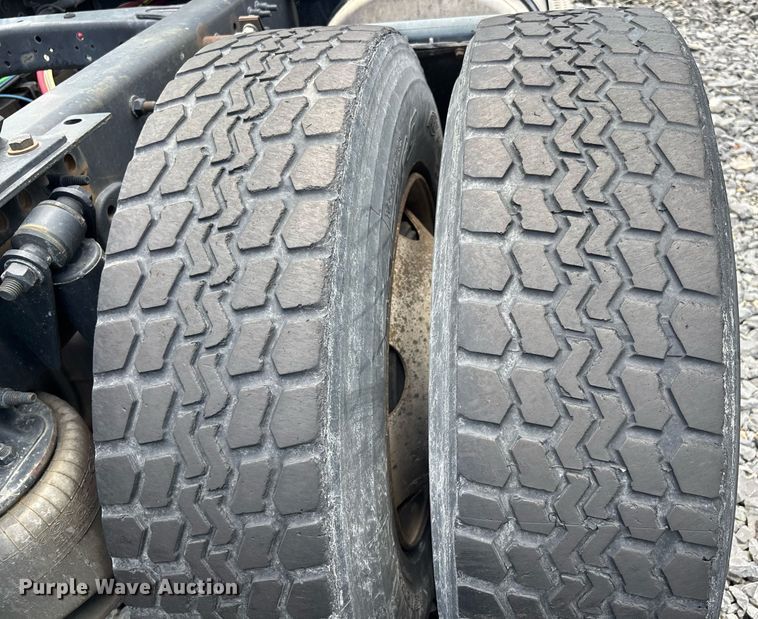 image for item YA0631 2014 Freightliner Cascadia 125 semi truck