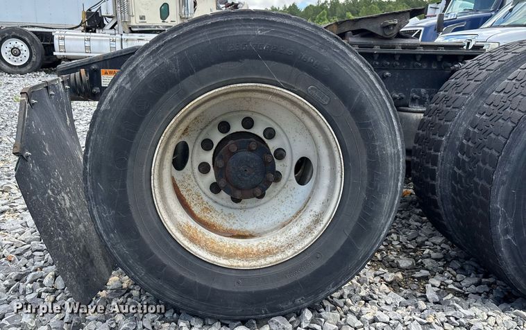 image for item YA0631 2014 Freightliner Cascadia 125 semi truck