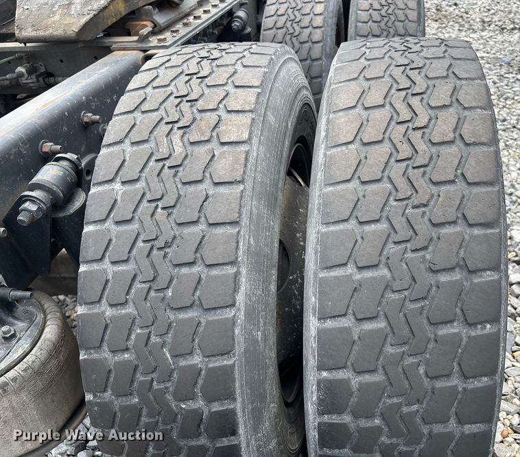 image for item YA0631 2014 Freightliner Cascadia 125 semi truck