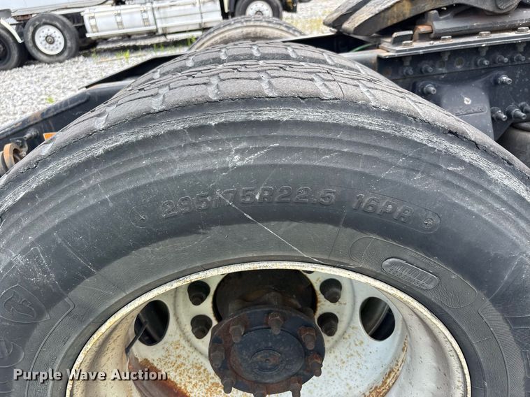 image for item YA0631 2014 Freightliner Cascadia 125 semi truck