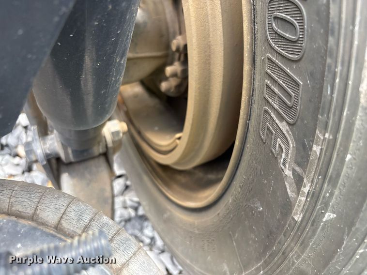 image for item YA0631 2014 Freightliner Cascadia 125 semi truck