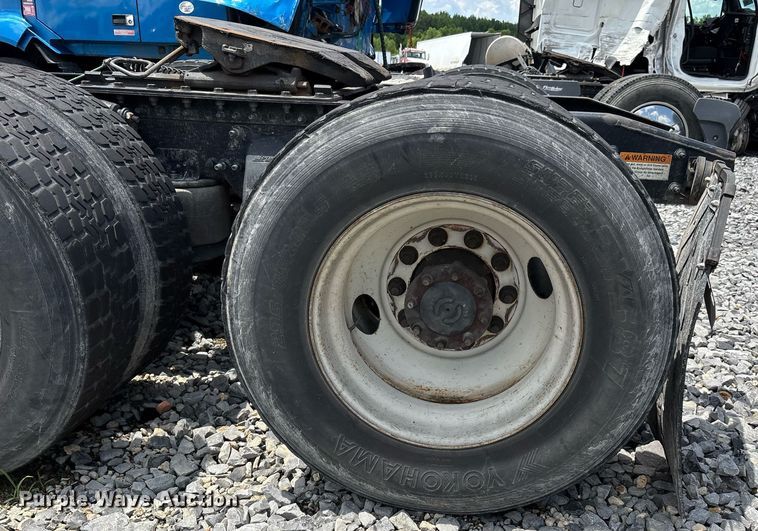 image for item YA0631 2014 Freightliner Cascadia 125 semi truck