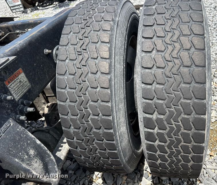 image for item YA0631 2014 Freightliner Cascadia 125 semi truck