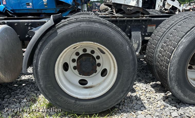 image for item YA0631 2014 Freightliner Cascadia 125 semi truck