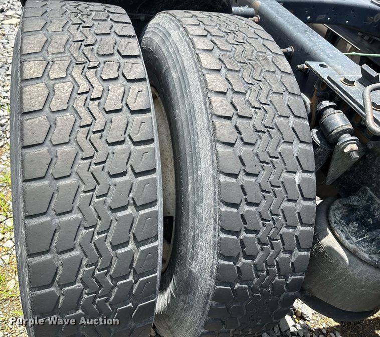 image for item YA0631 2014 Freightliner Cascadia 125 semi truck