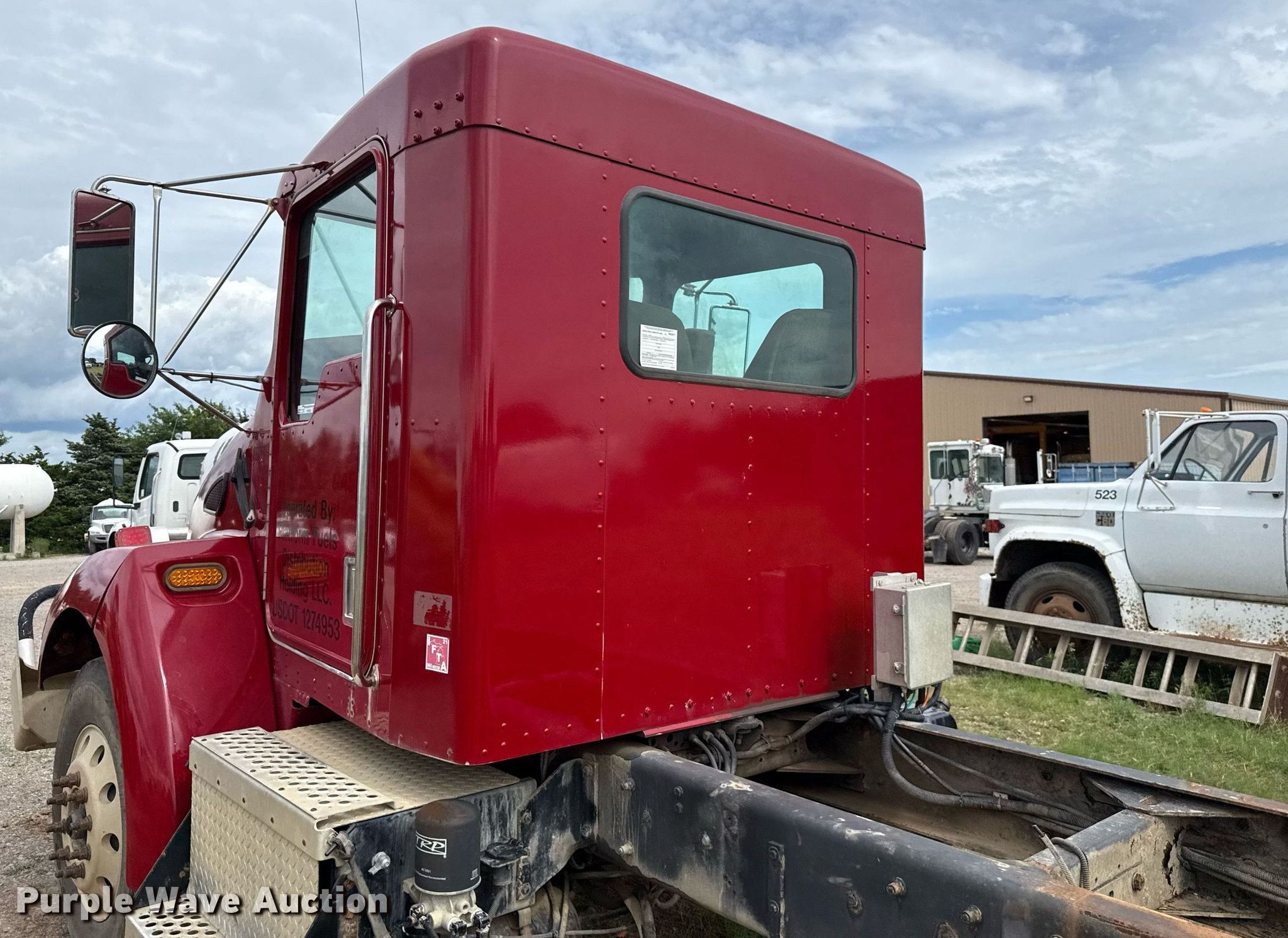 【ken】 2002 Kenworth T300 truck cab and chassis in Chandler, OK
