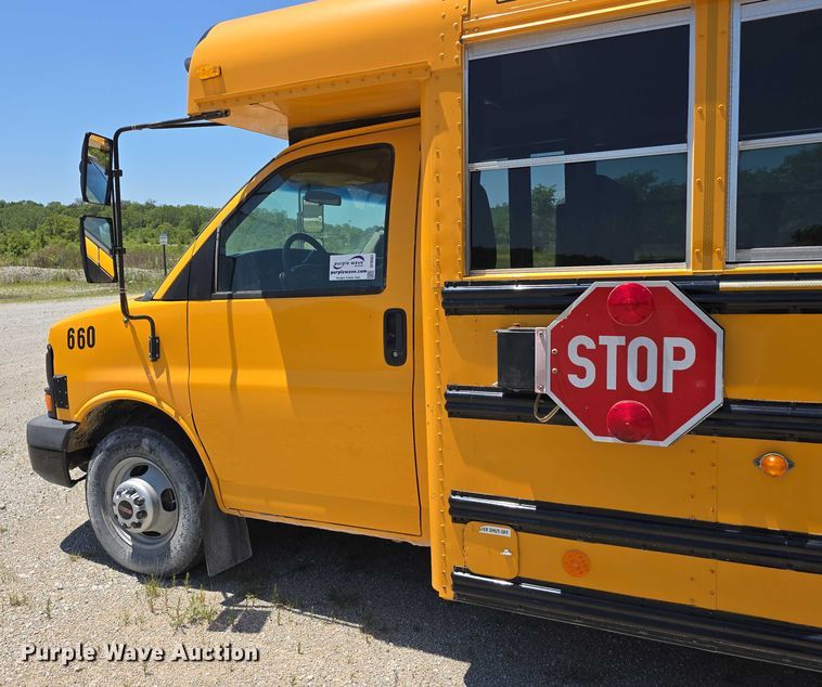 image for item DF8563 2009 Thomas Built Bus Co. GMC Savana G3500 school bus