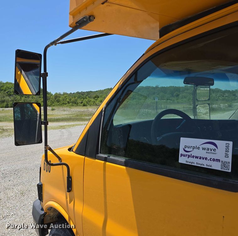 image for item DF8563 2009 Thomas Built Bus Co. GMC Savana G3500 school bus