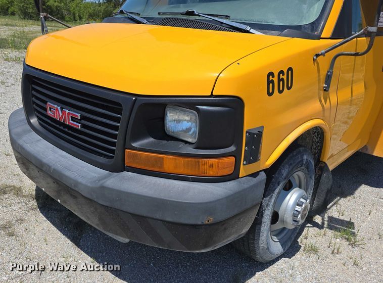 image for item DF8563 2009 Thomas Built Bus Co. GMC Savana G3500 school bus