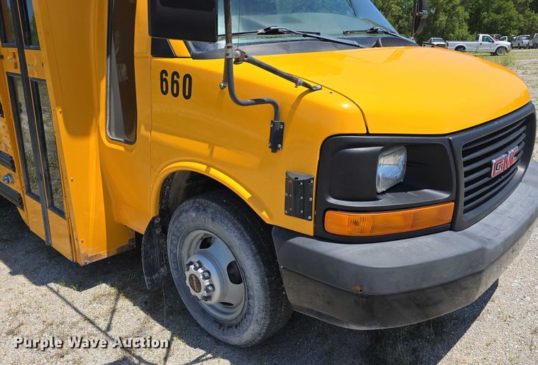 image for item DF8563 2009 Thomas Built Bus Co. GMC Savana G3500 school bus
