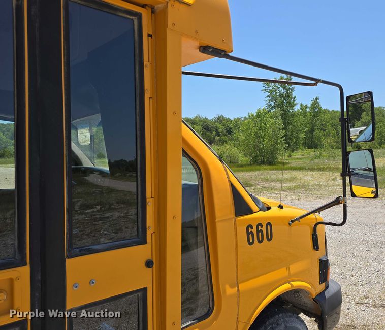 image for item DF8563 2009 Thomas Built Bus Co. GMC Savana G3500 school bus