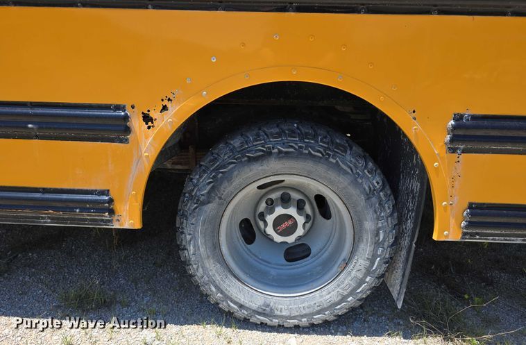 image for item DF8563 2009 Thomas Built Bus Co. GMC Savana G3500 school bus