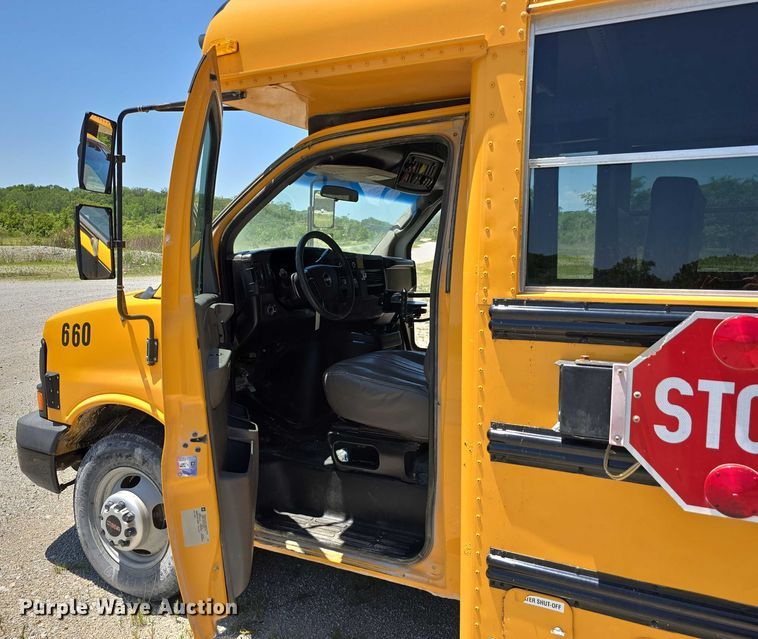 image for item DF8563 2009 Thomas Built Bus Co. GMC Savana G3500 school bus