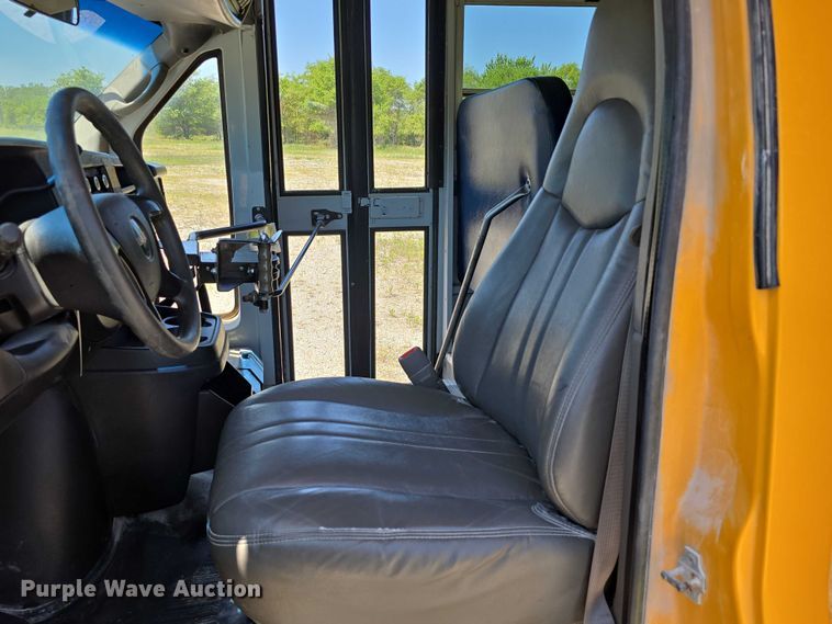 image for item DF8563 2009 Thomas Built Bus Co. GMC Savana G3500 school bus