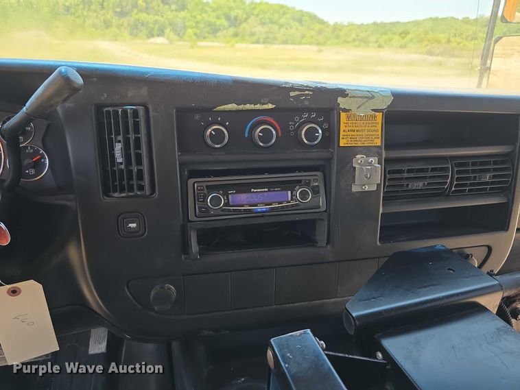 image for item DF8563 2009 Thomas Built Bus Co. GMC Savana G3500 school bus