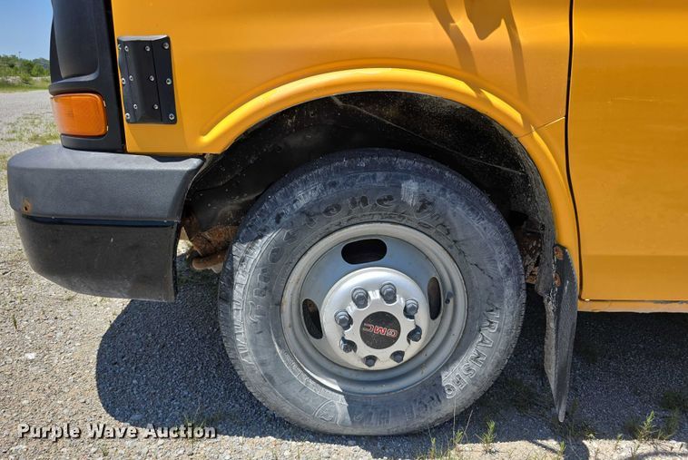 image for item DF8563 2009 Thomas Built Bus Co. GMC Savana G3500 school bus