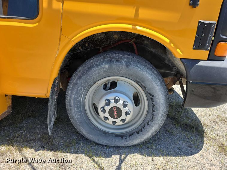 image for item DF8563 2009 Thomas Built Bus Co. GMC Savana G3500 school bus