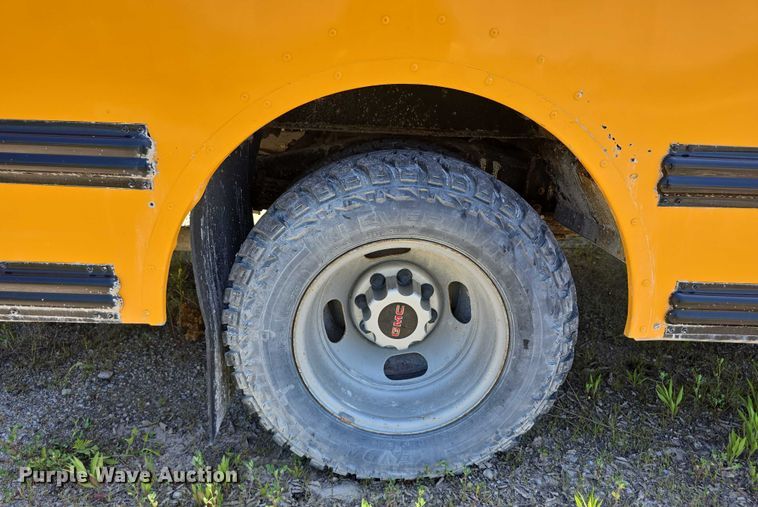 image for item DF8563 2009 Thomas Built Bus Co. GMC Savana G3500 school bus