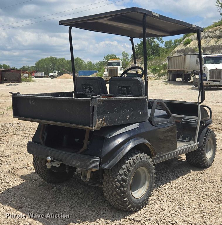 image for item DF8597 2004 Club Car Lynx golf cart