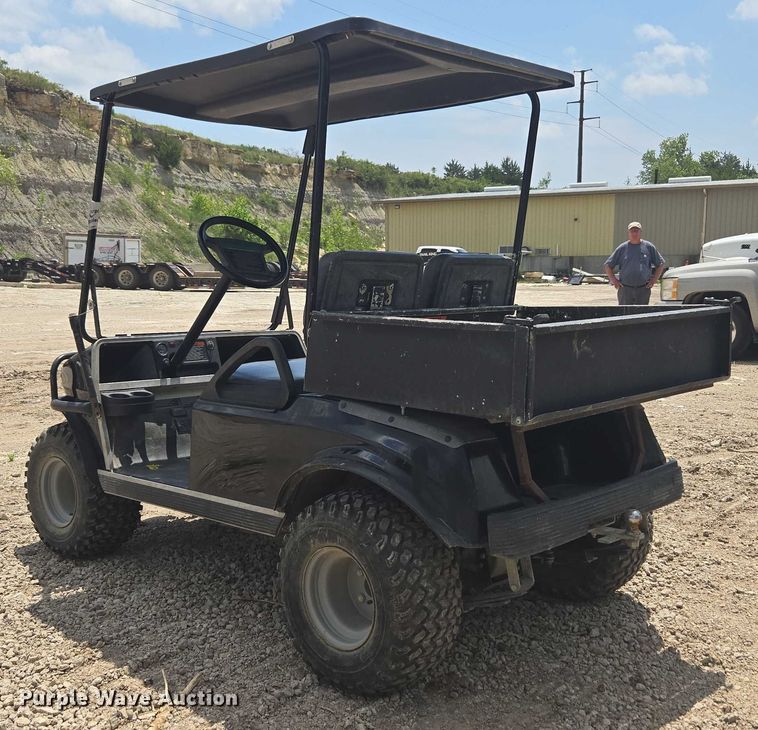 image for item DF8597 2004 Club Car Lynx golf cart