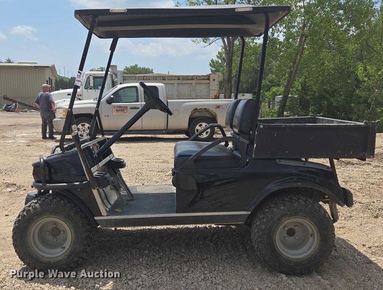 image for item DF8597 2004 Club Car Lynx golf cart