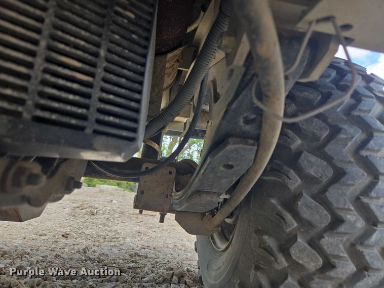 image for item DF8597 2004 Club Car Lynx golf cart