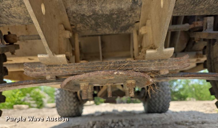 image for item DF8597 2004 Club Car Lynx golf cart