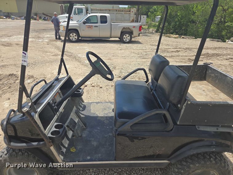 image for item DF8597 2004 Club Car Lynx golf cart