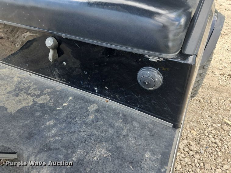 image for item DF8597 2004 Club Car Lynx golf cart