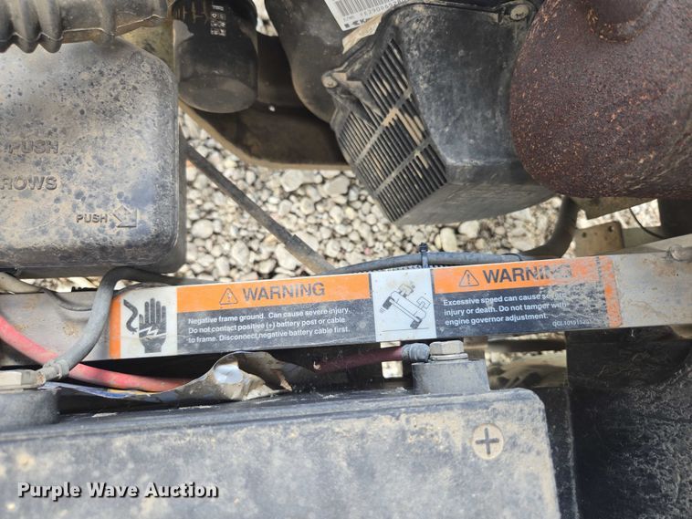 image for item DF8597 2004 Club Car Lynx golf cart