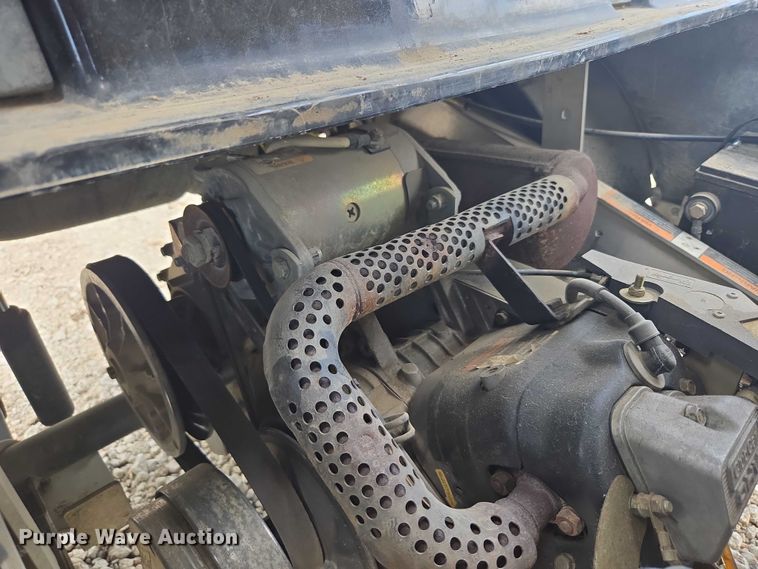 image for item DF8597 2004 Club Car Lynx golf cart