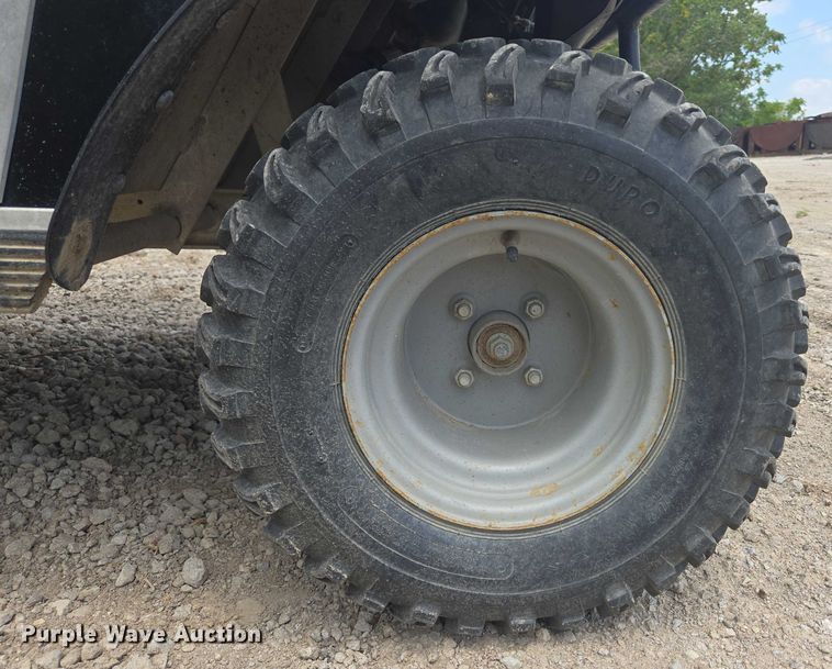 image for item DF8597 2004 Club Car Lynx golf cart