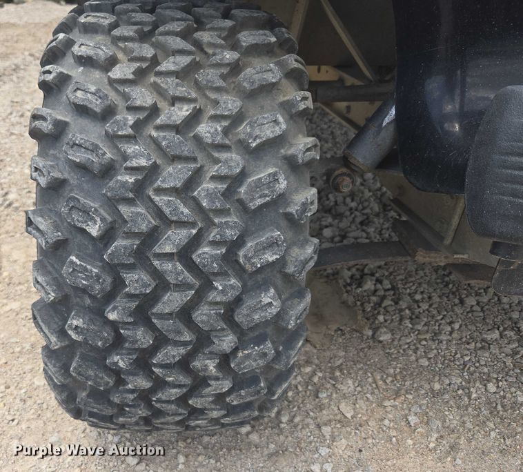 image for item DF8597 2004 Club Car Lynx golf cart