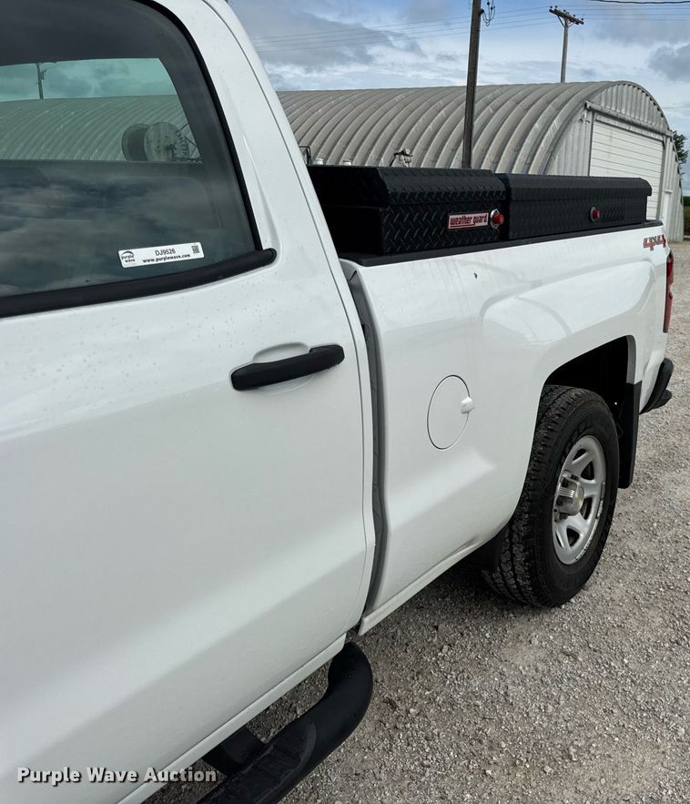 image for item DJ9526 2015 Chevrolet Silverado 1500 Crew Cab pickup truck